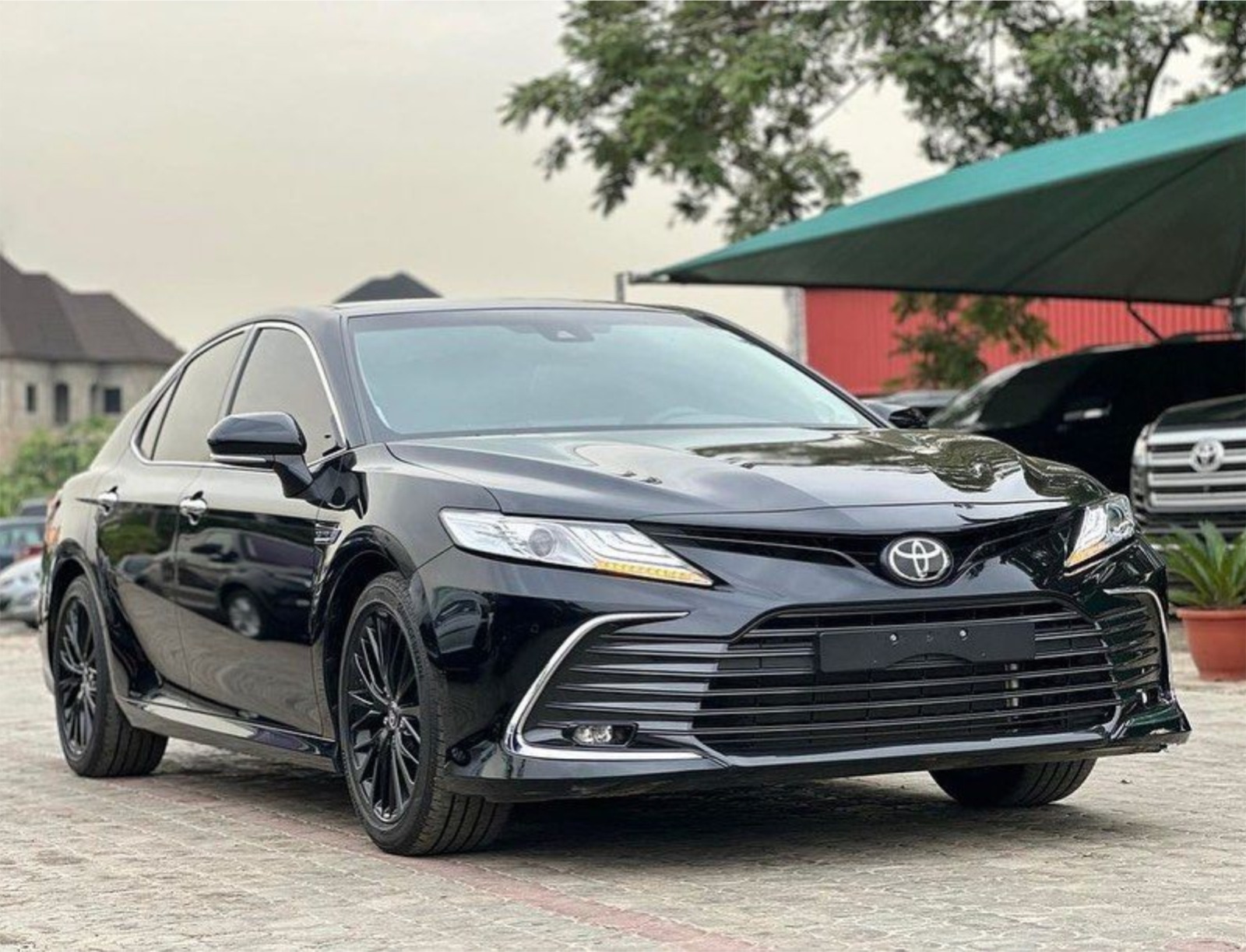 Toyota Camry black, front view