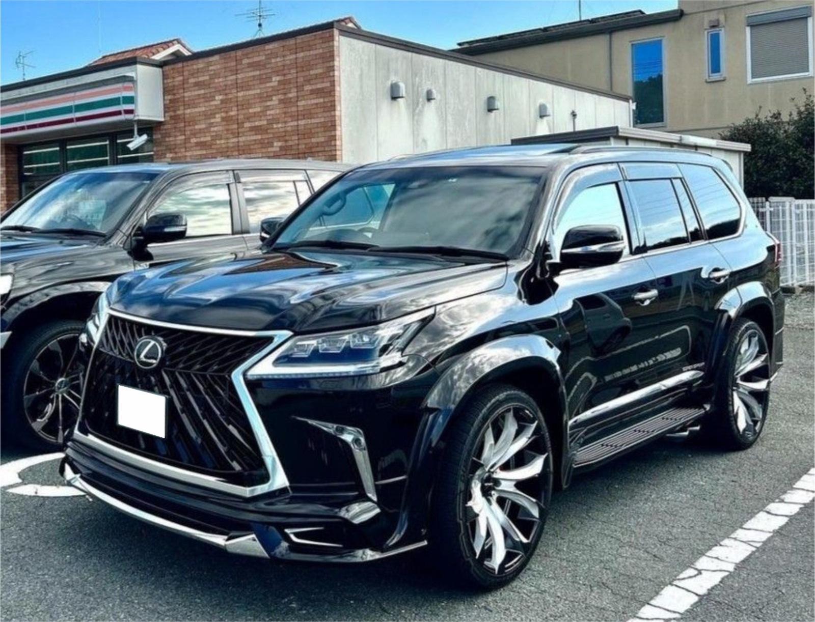 Lexus LX black